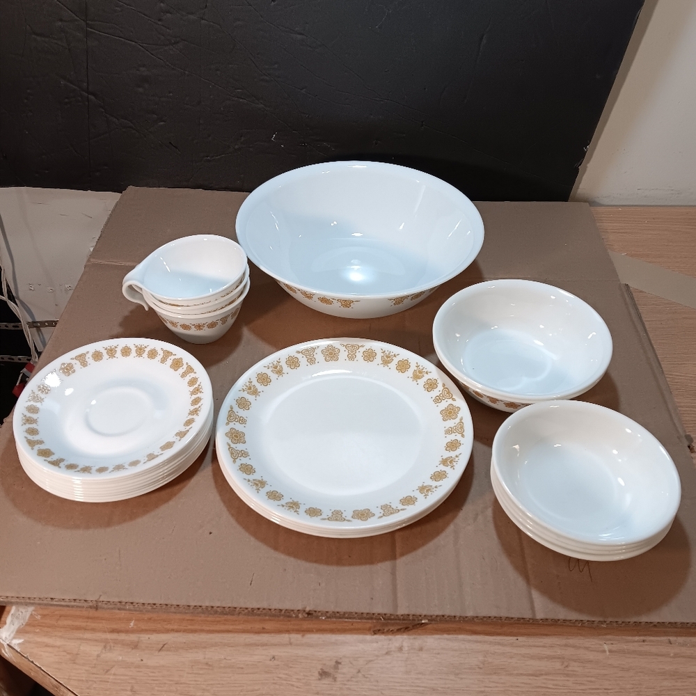 22 Corelle Corningware Dishes "Butterfly Gold" - Picture 5 of 5